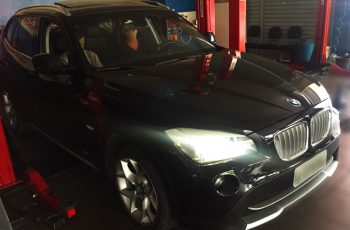 BMW X1 saindo fumaça em excesso: verifique os retentores de válvulas